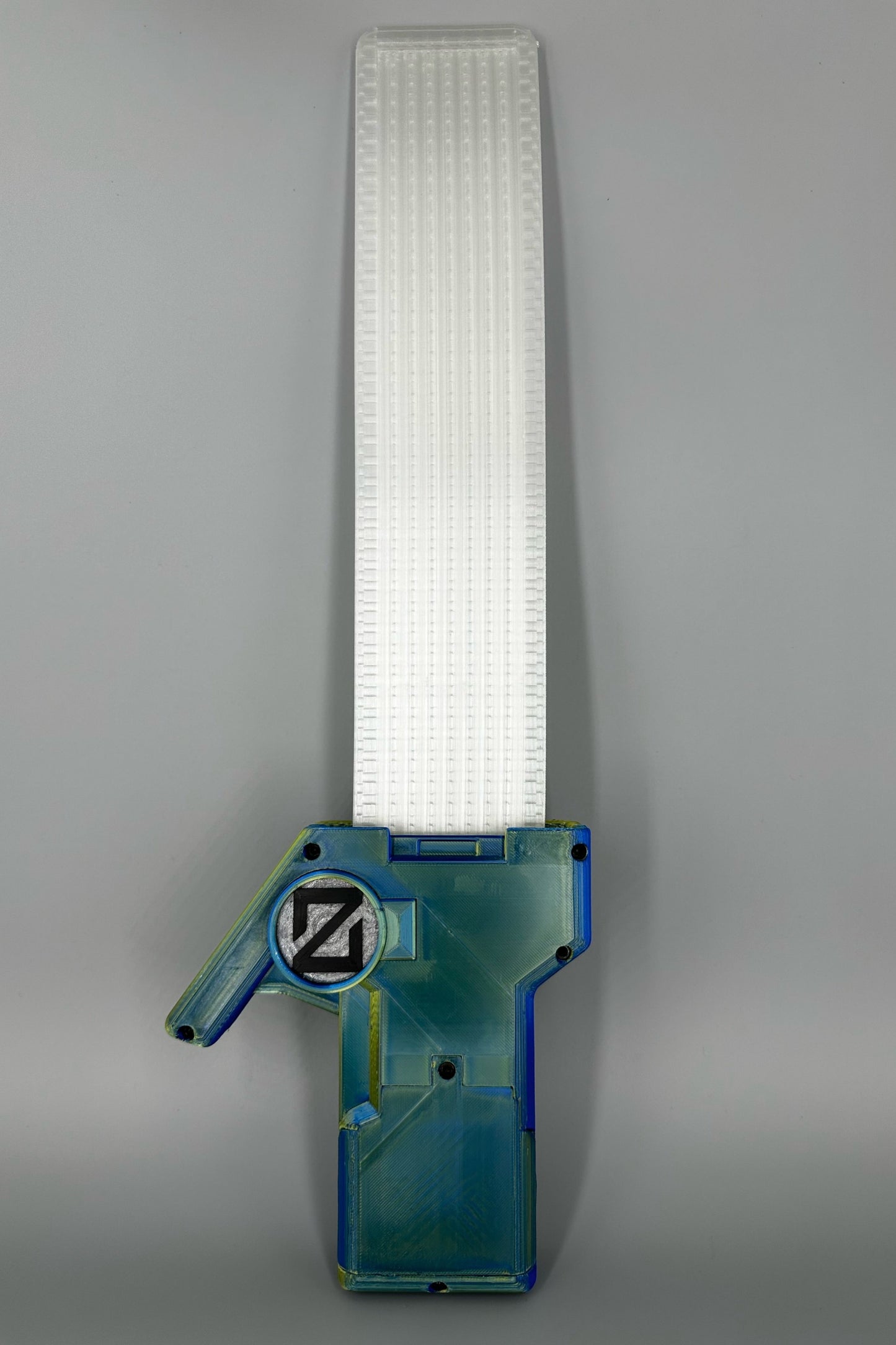 Valorant Waveform Skin mit leuchtendem Schwert in Gold Blau von hinten