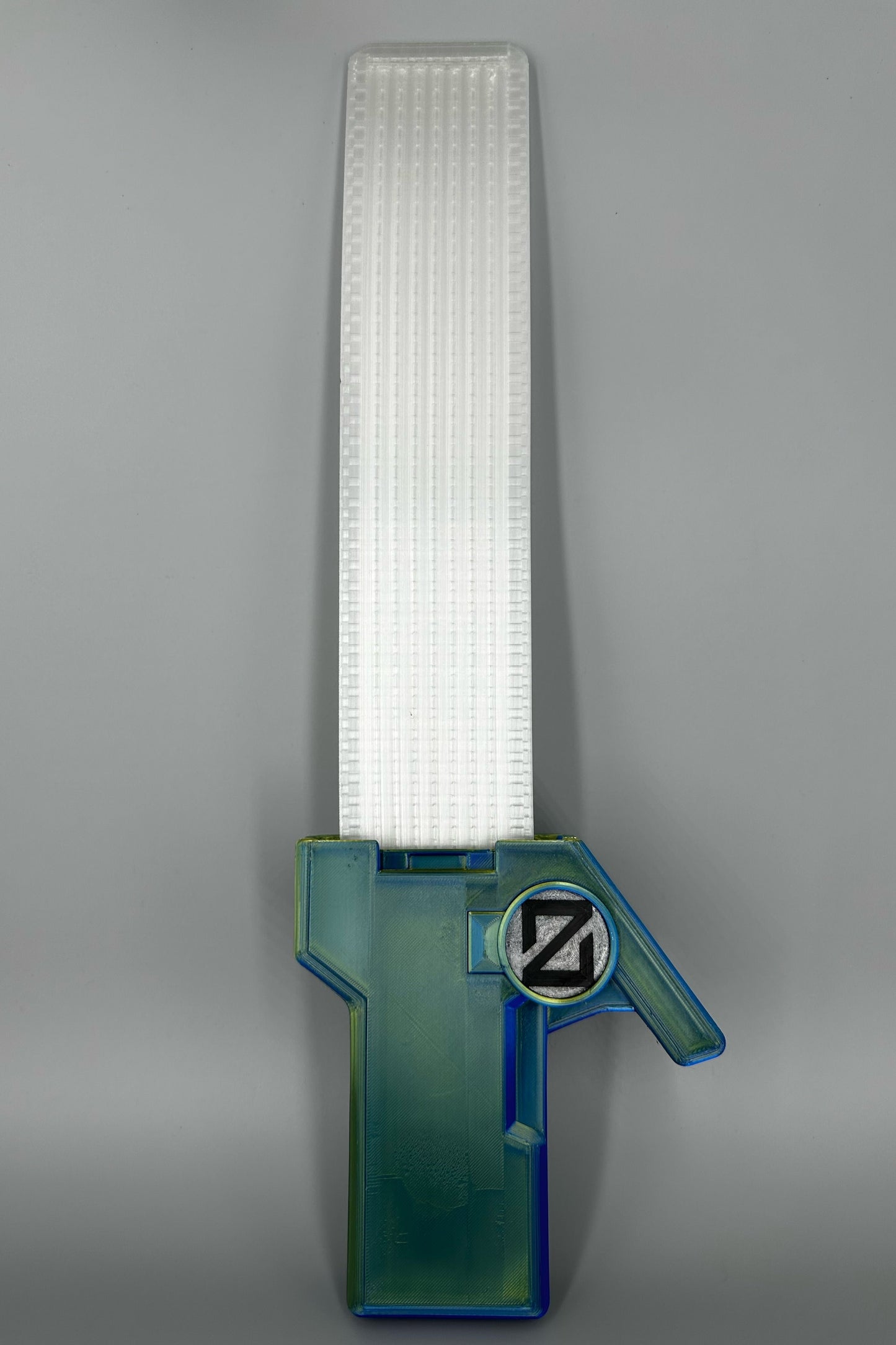 Valorant Waveform Skin mit leuchtendem Schwert in Gold Blau frontal