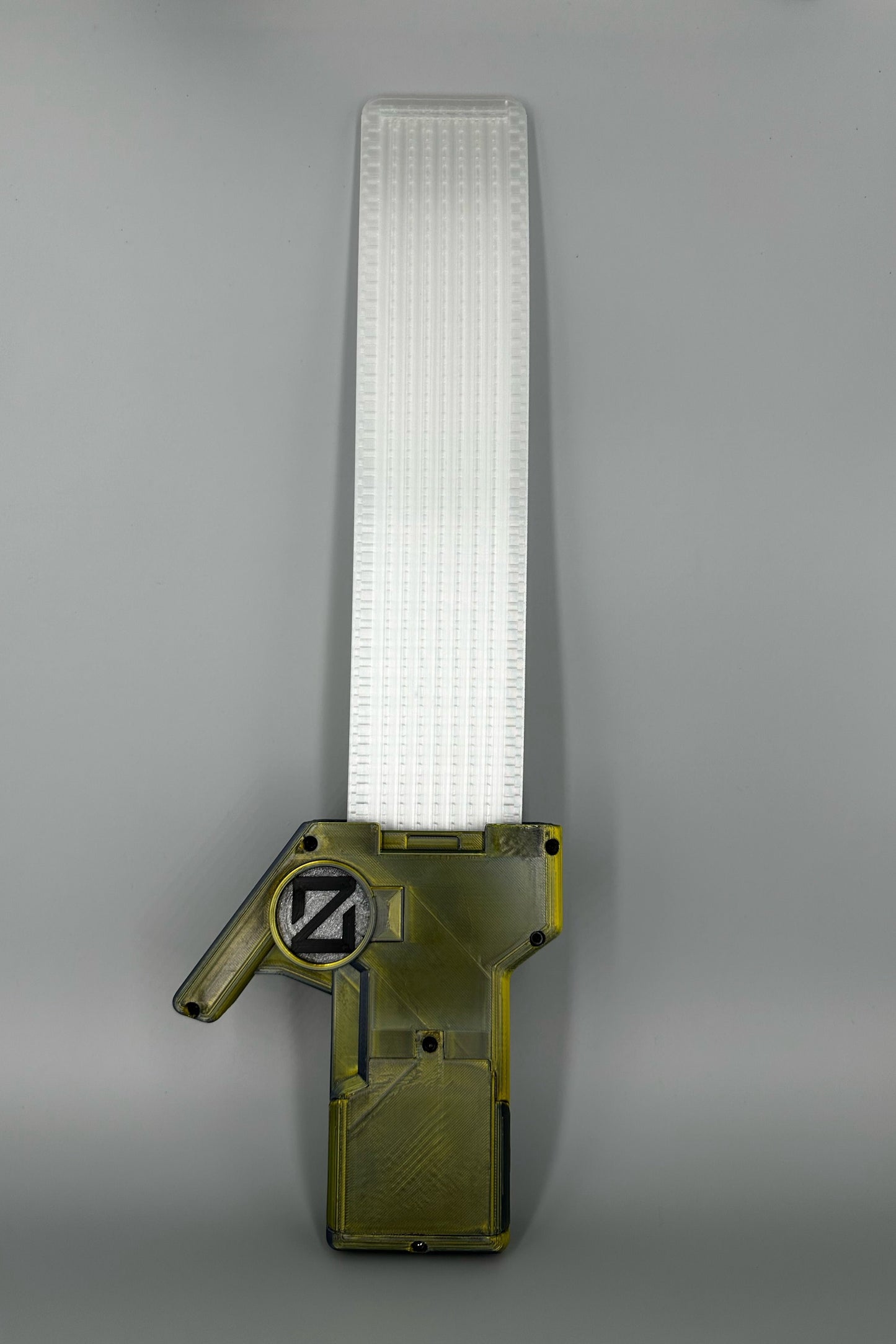 Valorant Waveform Skin mit leuchtendem Schwert in Gold Schwarz von hinten