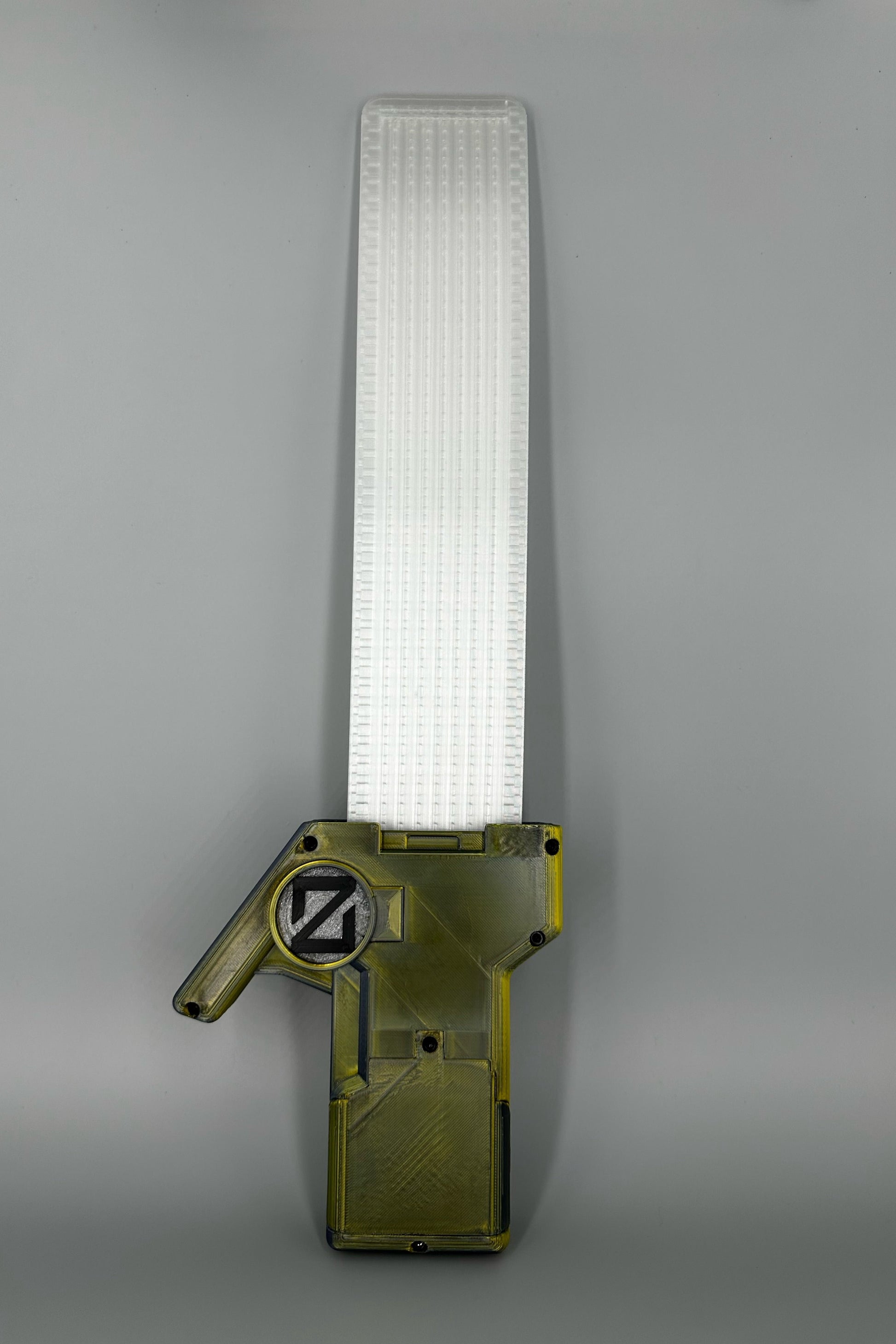 Valorant Waveform Skin mit leuchtendem Schwert in Gold Schwarz von hinten