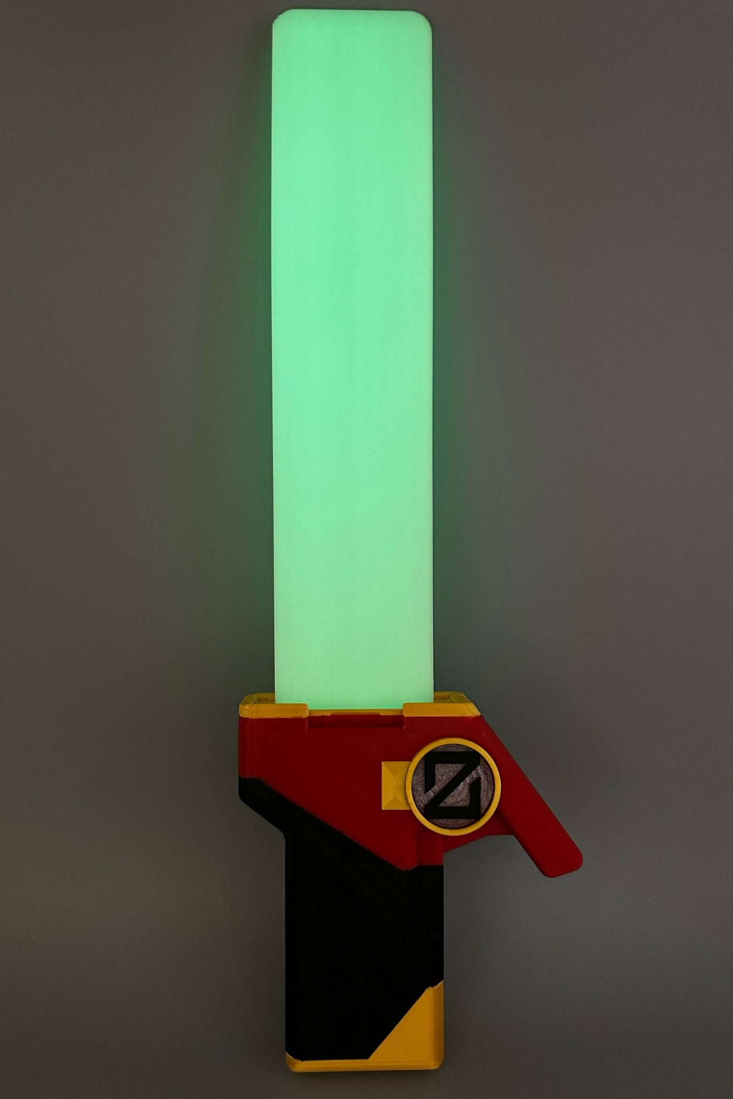 Valorant Waveform Skin mit leuchtendem Schwert in Schwarz Rot Gold Glow in the Dark