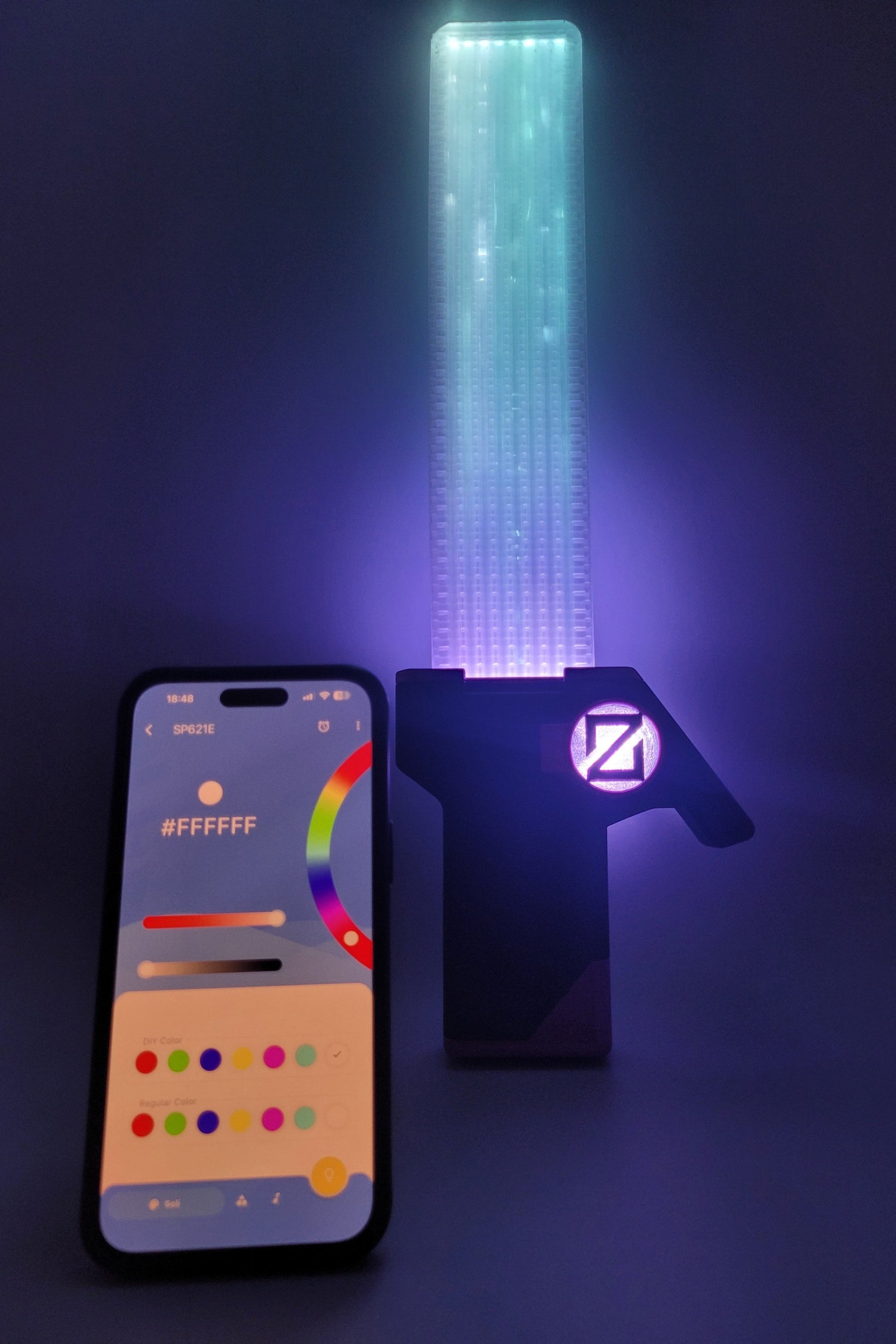 Valorant Waveform Skin in Schwarz Lila mit Appsteuerung