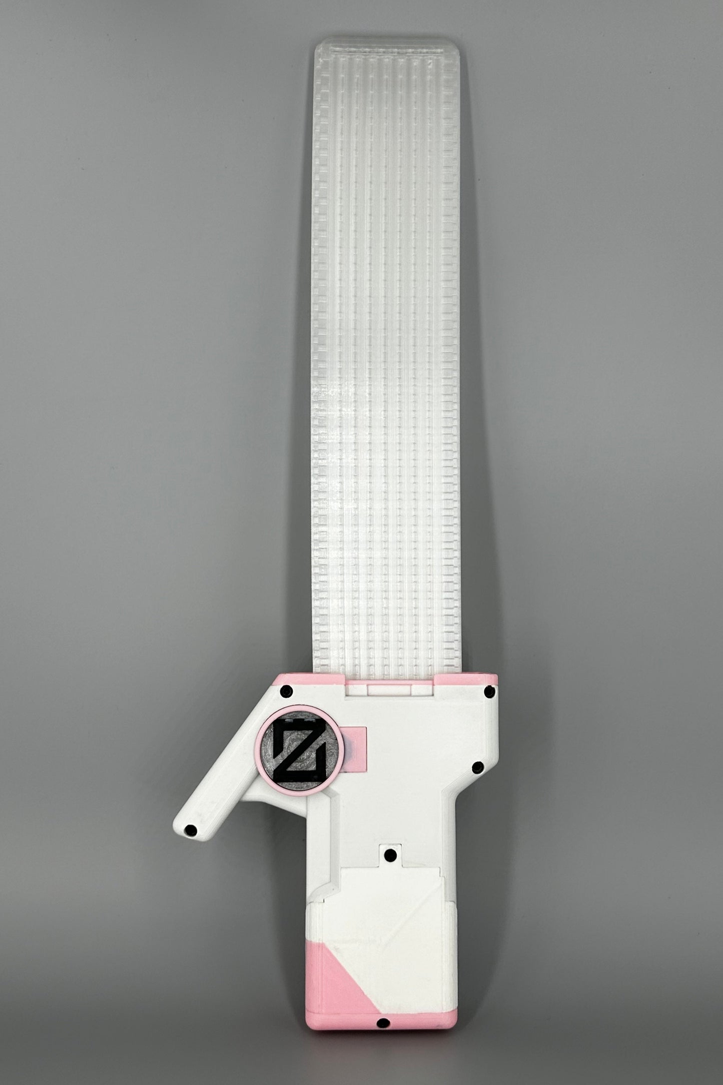 Valorant Waveform Skin mit leuchtendem Schwert in Weiß Rosa von hinten