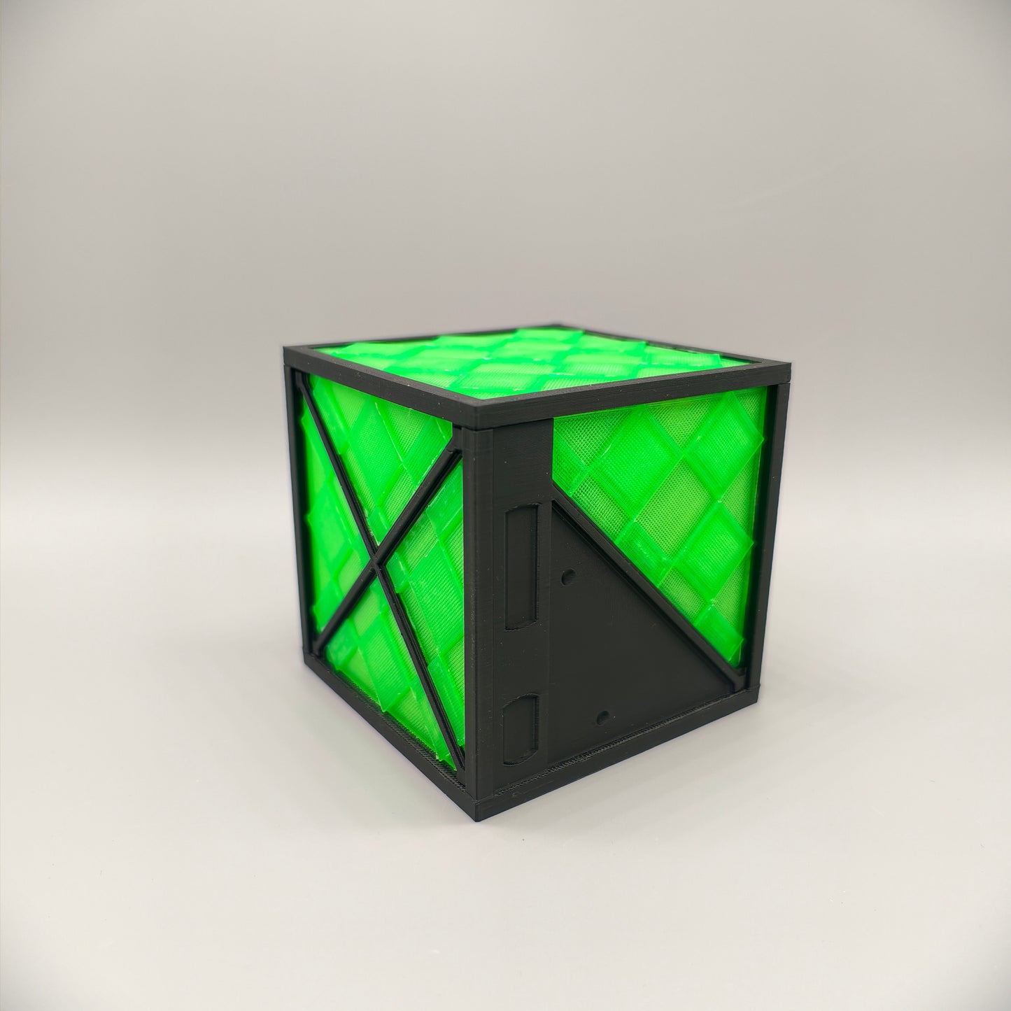 Valorant Radianite Crate mit LEDs