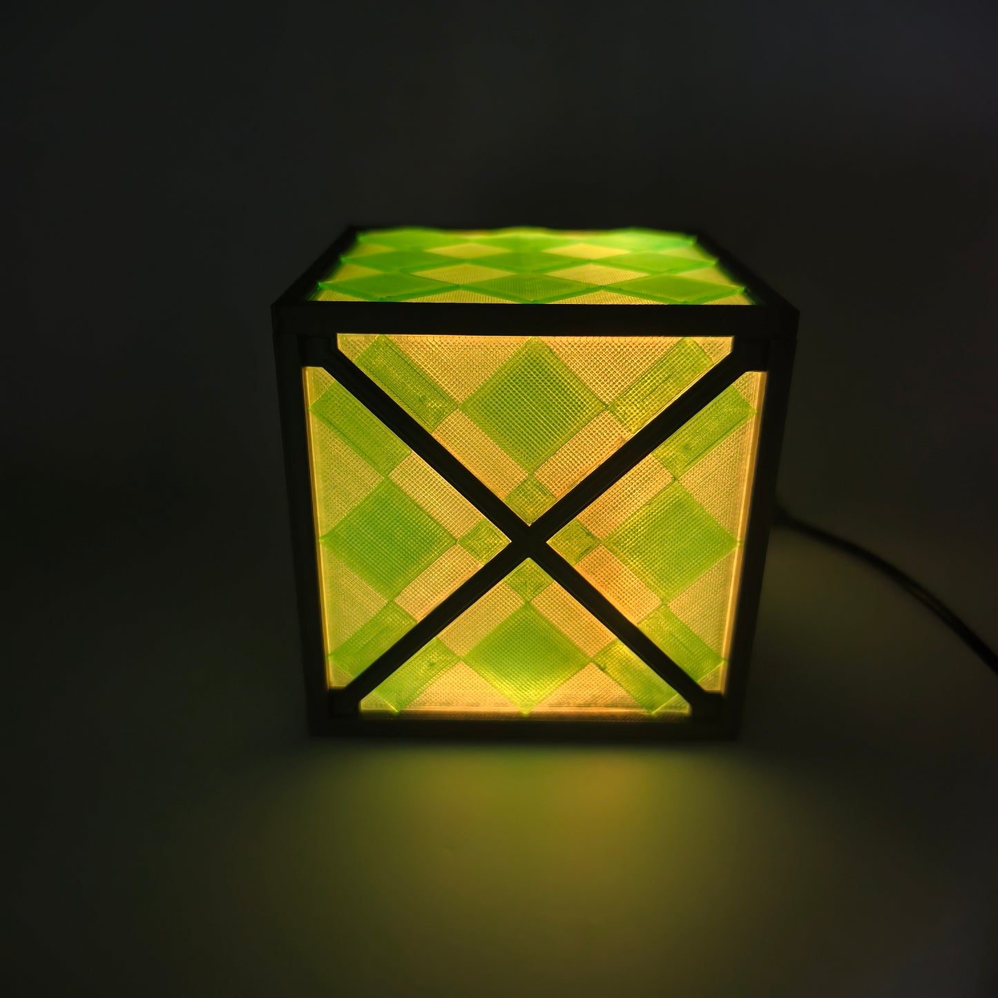 Valorant Radianite Crate mit LEDs